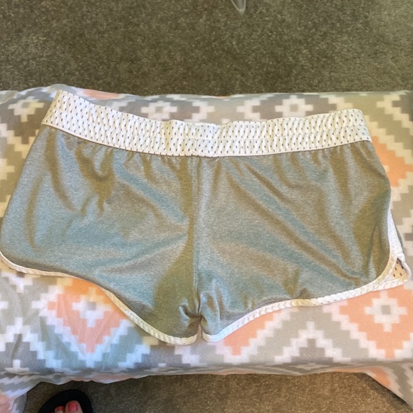 Women Nike Large Reversible Comfy Mesh Shorts White/Gray Like New Barely Worn - Picture 4 of 4